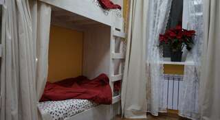 Хостел Gabzov Астрахань Кровать в общем 8-местном номере для женщин-1