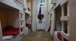 Хостел Gabzov Астрахань Кровать в общем 8-местном номере для женщин-2